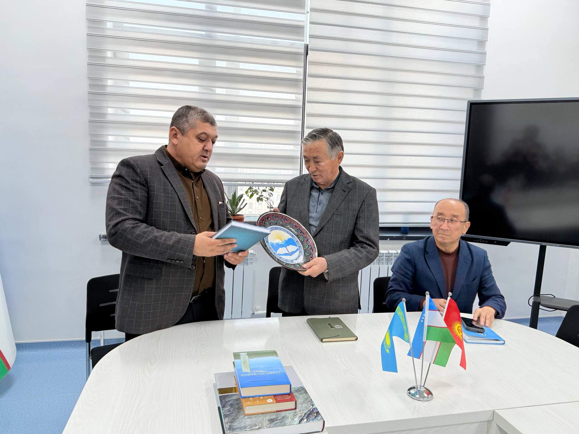 Ijtimoiy fanlar fakultetida xalqaro ilmiy aloqalarni rivojlantirish masalalari muhokama etildi 2