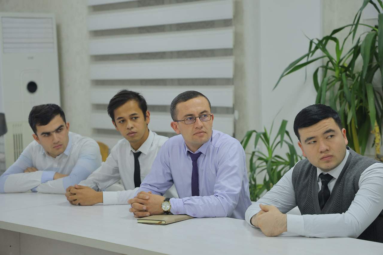 Prezident va nomli davlat stipendiyalari bo‘yicha respublika bosqichi ishtirokchilari bilan uchrashuv o‘tkazildi 3