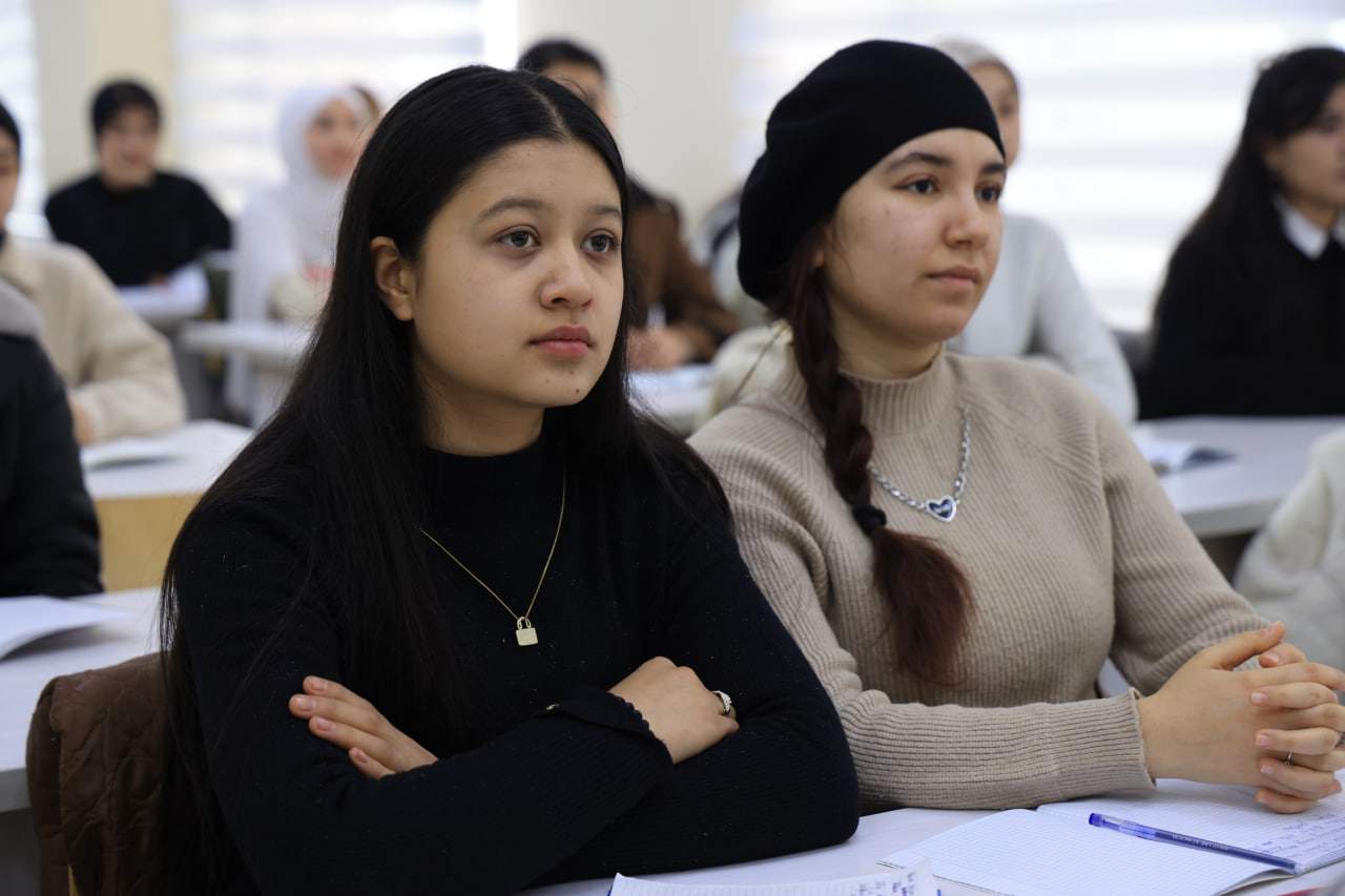 Universitet rektori Jahon tillari fakultetida ta’lim jarayonlari bilan tanishdi 4