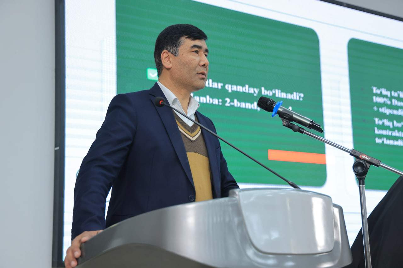 Fizika-matematika fakultetida tahsil olayotgan 1–2-bosqich talabalari ota-onalari uchun navbatdagi yig‘ilish bo‘lib o‘tdi. 1