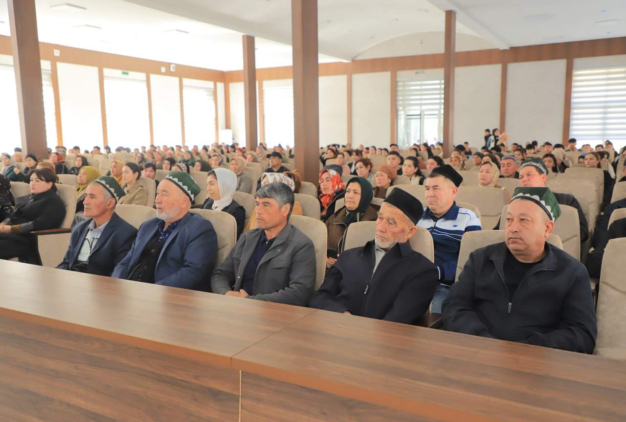 San’at va sport fakultetida tahsil olayotgan 1–2-bosqich talabalari ota-onalari uchun navbatdagi yig‘ilish bo‘lib o‘tdi. 3