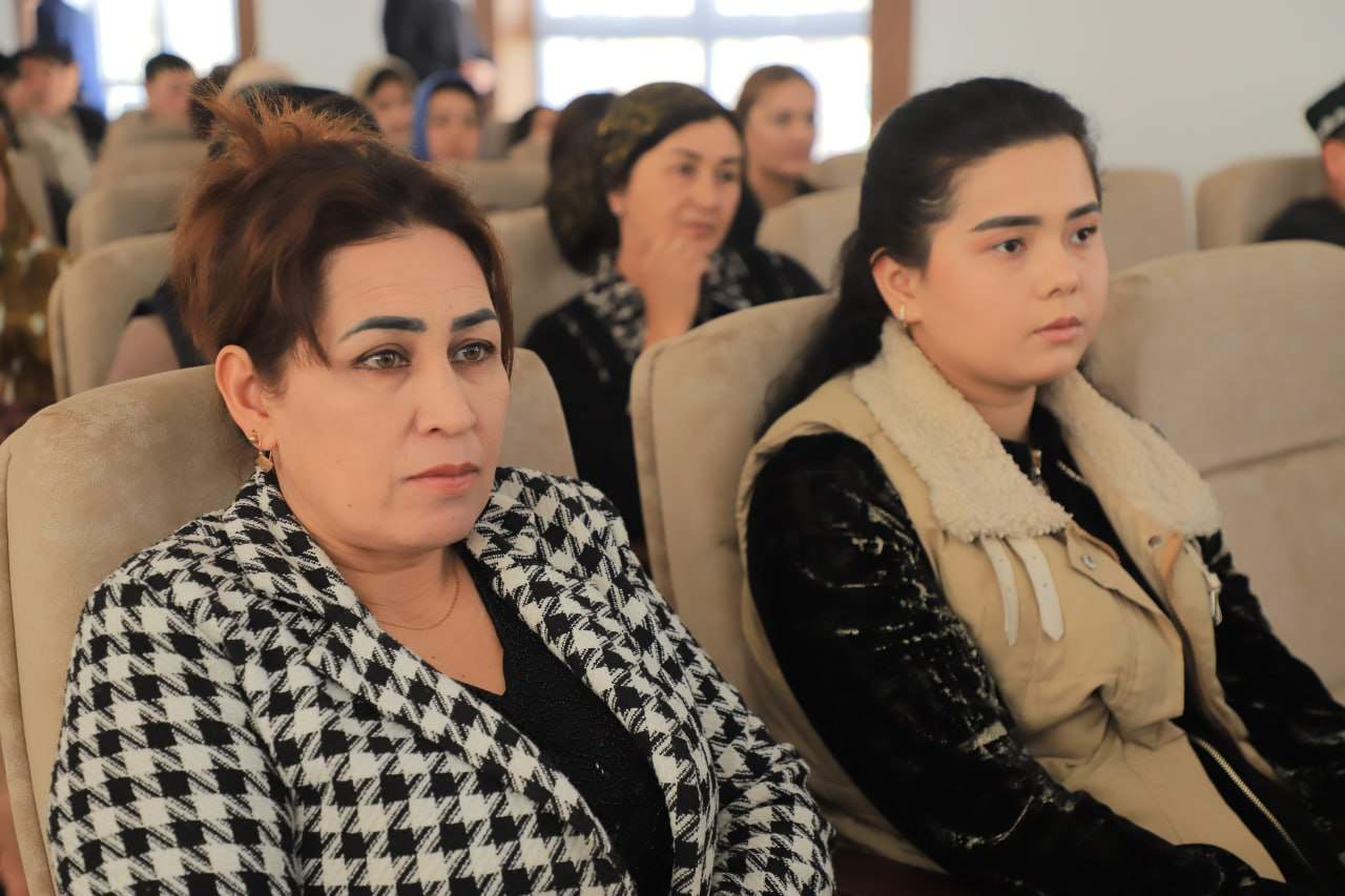 San’at va sport fakultetida tahsil olayotgan 1–2-bosqich talabalari ota-onalari uchun navbatdagi yig‘ilish bo‘lib o‘tdi. 5