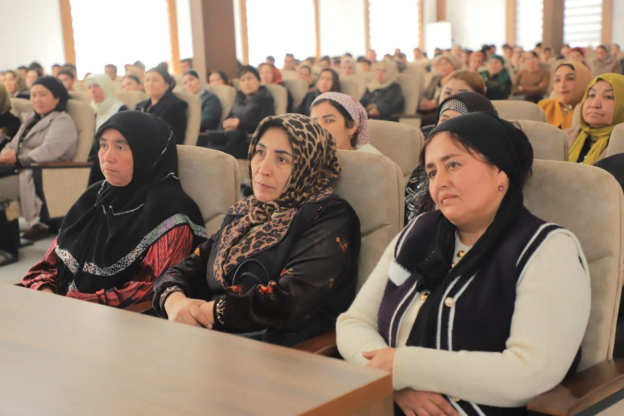 San’at va sport fakultetida tahsil olayotgan 1–2-bosqich talabalari ota-onalari uchun navbatdagi yig‘ilish bo‘lib o‘tdi. 9