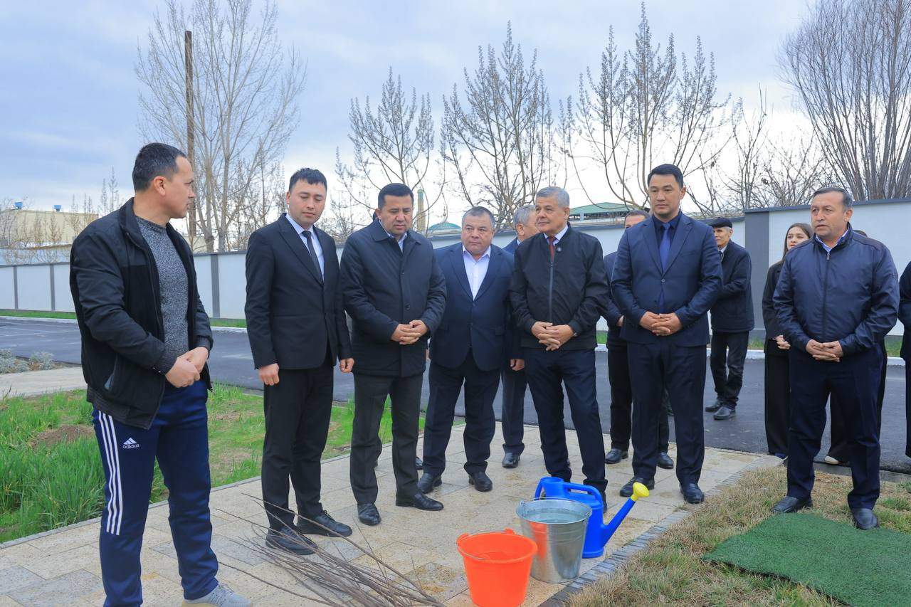 Rektor “Yashil makon” loyihasi doirasida talaba-yoshlar bilan ko‘chat ekdi 1