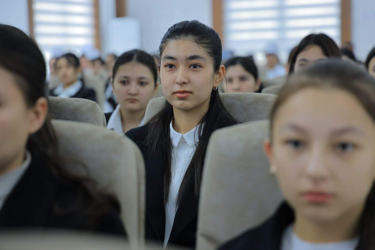 “Yoshlar kuni” doirasida Namangan davlat universitetida ochiq muloqot tashkil etildi 2