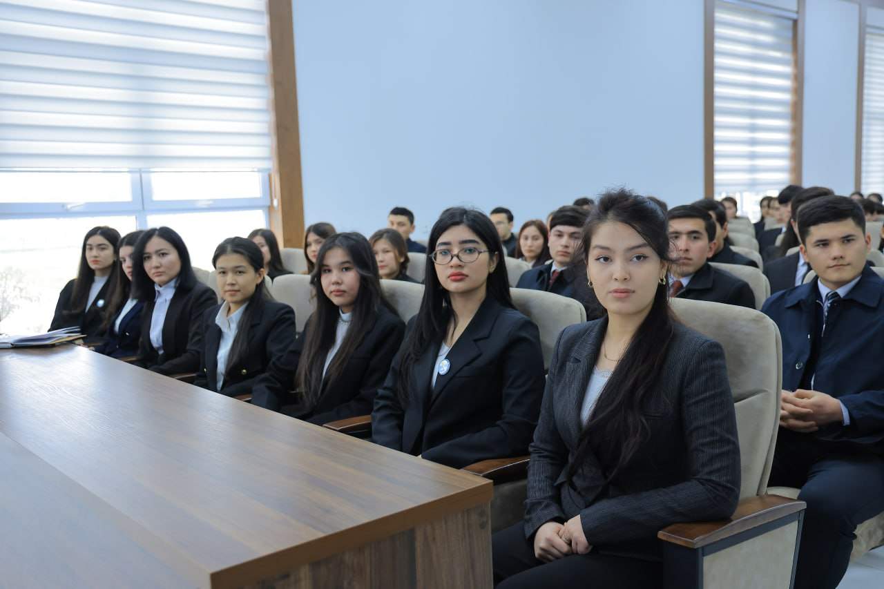 “Yoshlar kuni” doirasida Namangan davlat universitetida ochiq muloqot tashkil etildi 5