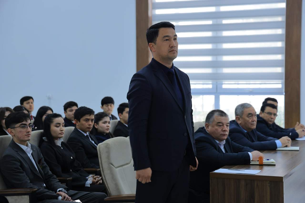 “Yoshlar kuni” doirasida Namangan davlat universitetida ochiq muloqot tashkil etildi 8