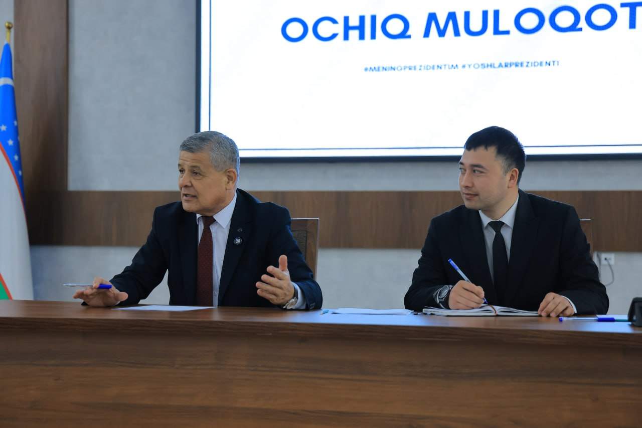 “Yoshlar kuni” doirasida Namangan davlat universitetida ochiq muloqot tashkil etildi 10