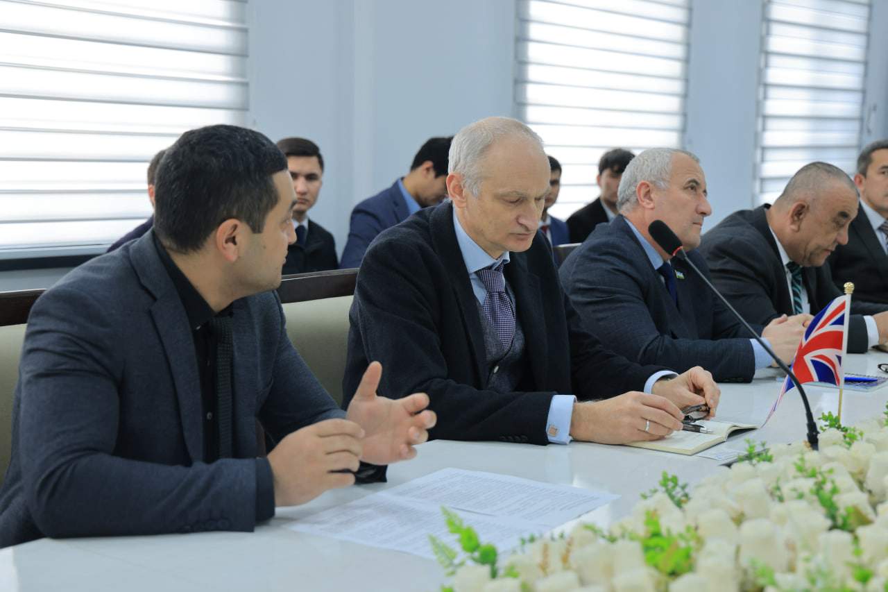 A meeting with a professor from Newcastle University was held at Namangan State University 4