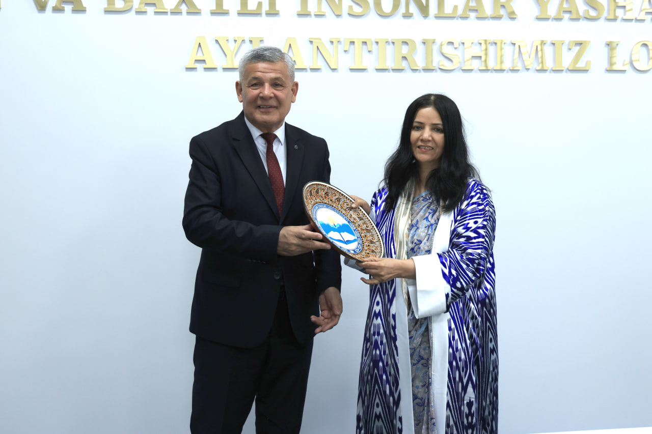 The Rector of Namangan State University held a meeting with the Ambassador Extraordinary and Plenipotentiary of the Republic of India to the Republic of Uzbekistan. 5