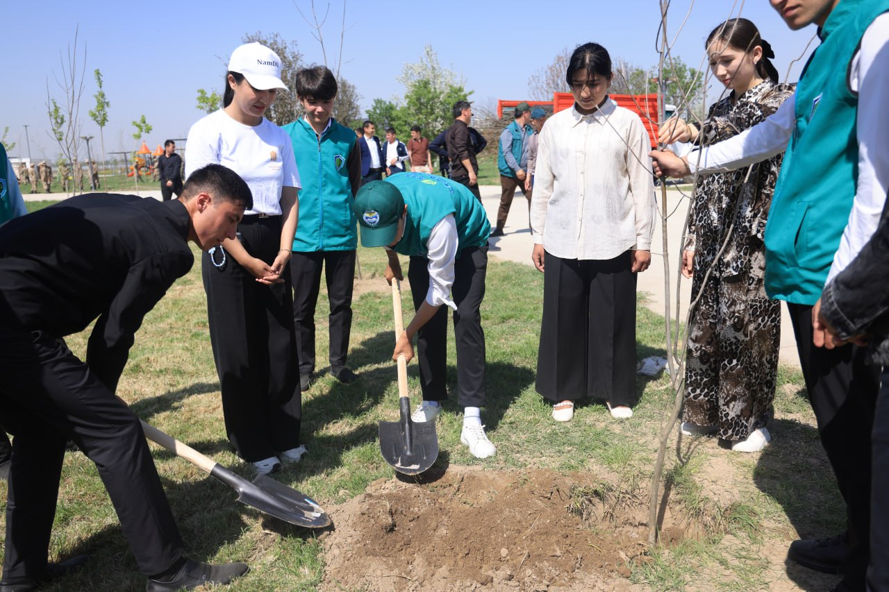 Namangan davlat universiteti rektori boshchiligidagi universitet jamoasi “Yashil makon” umummilliy loyihasi doirasida koʻchat ekish tadbirida ishtirok etdi. 9