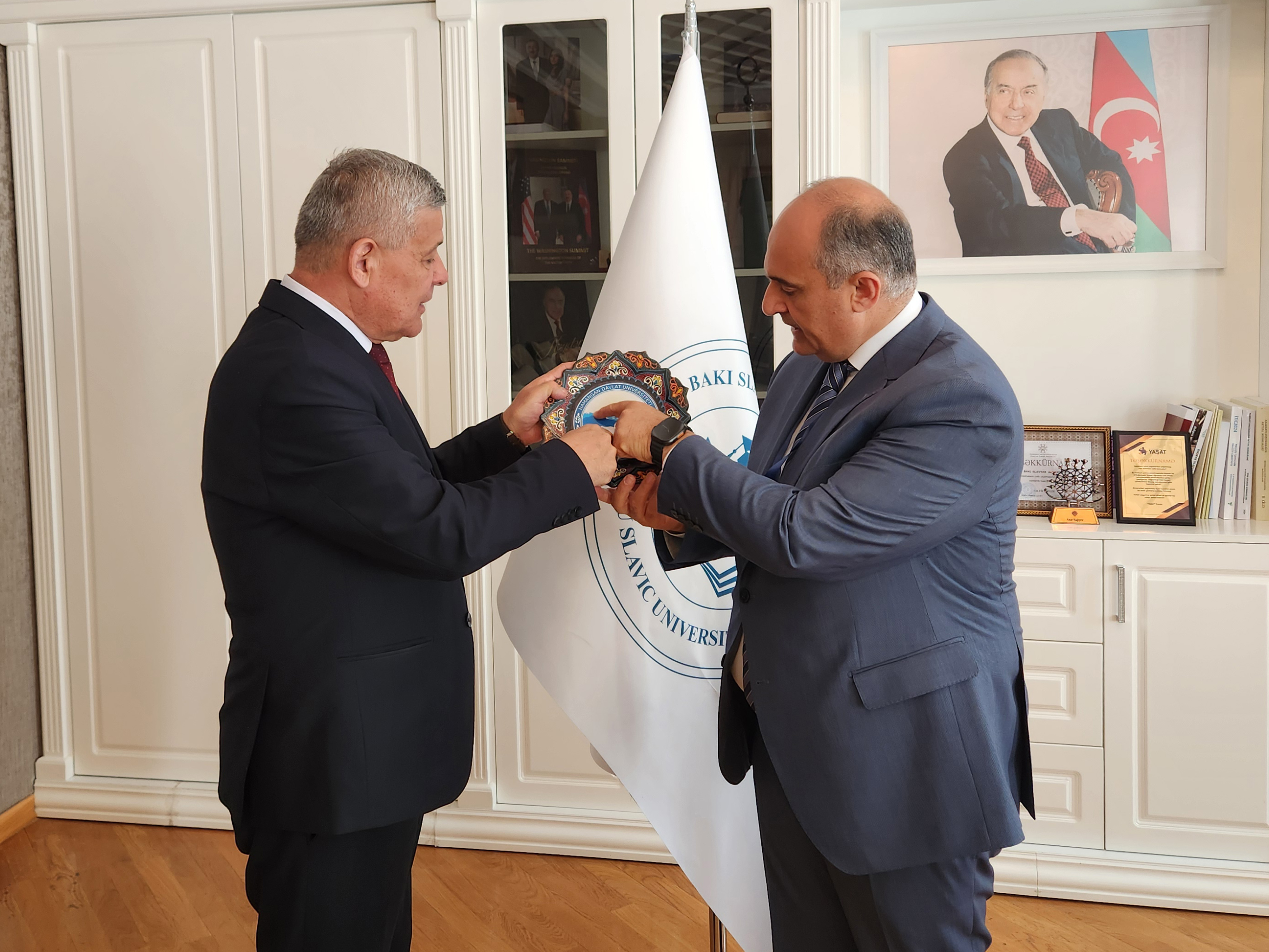 Делегация под руководством Абдугаффара Кыргызбаева провела встречи с ректорами высших учебных заведений в городе Баку 1