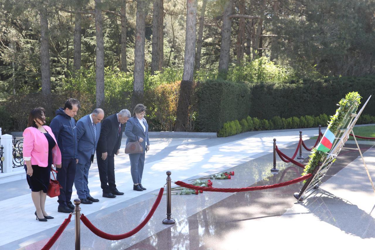 Namangan State University Delegation Pays Tribute to Heydar Aliyev in Baku 3