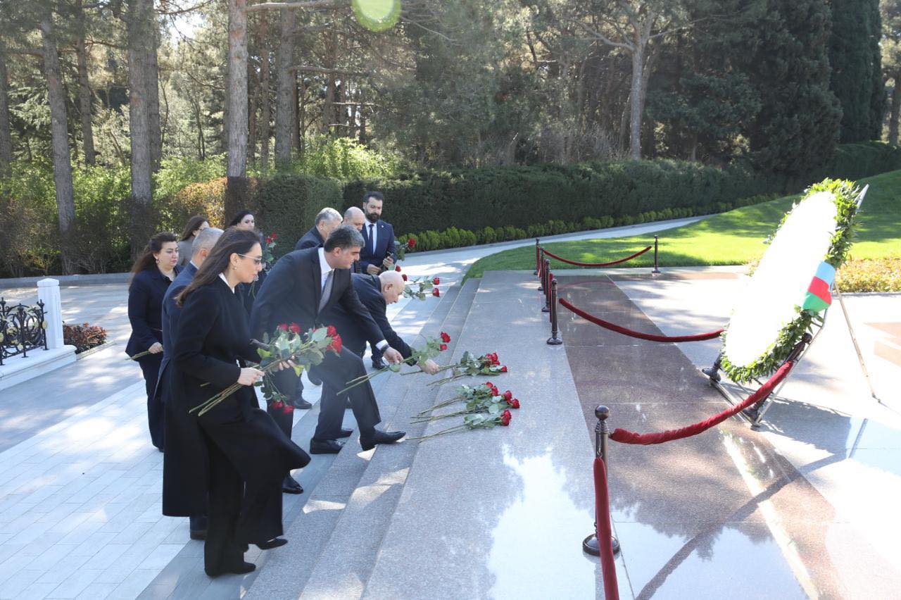 Namangan State University Delegation Pays Tribute to Heydar Aliyev in Baku 4