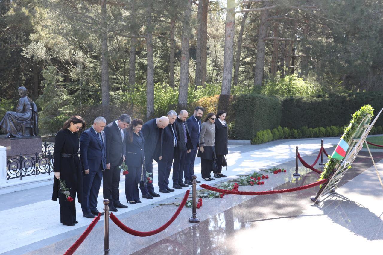 Namangan State University Delegation Pays Tribute to Heydar Aliyev in Baku 5