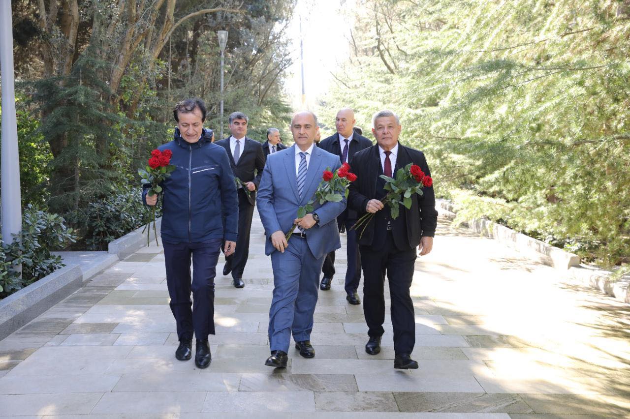 Namangan State University Delegation Pays Tribute to Heydar Aliyev in Baku 6