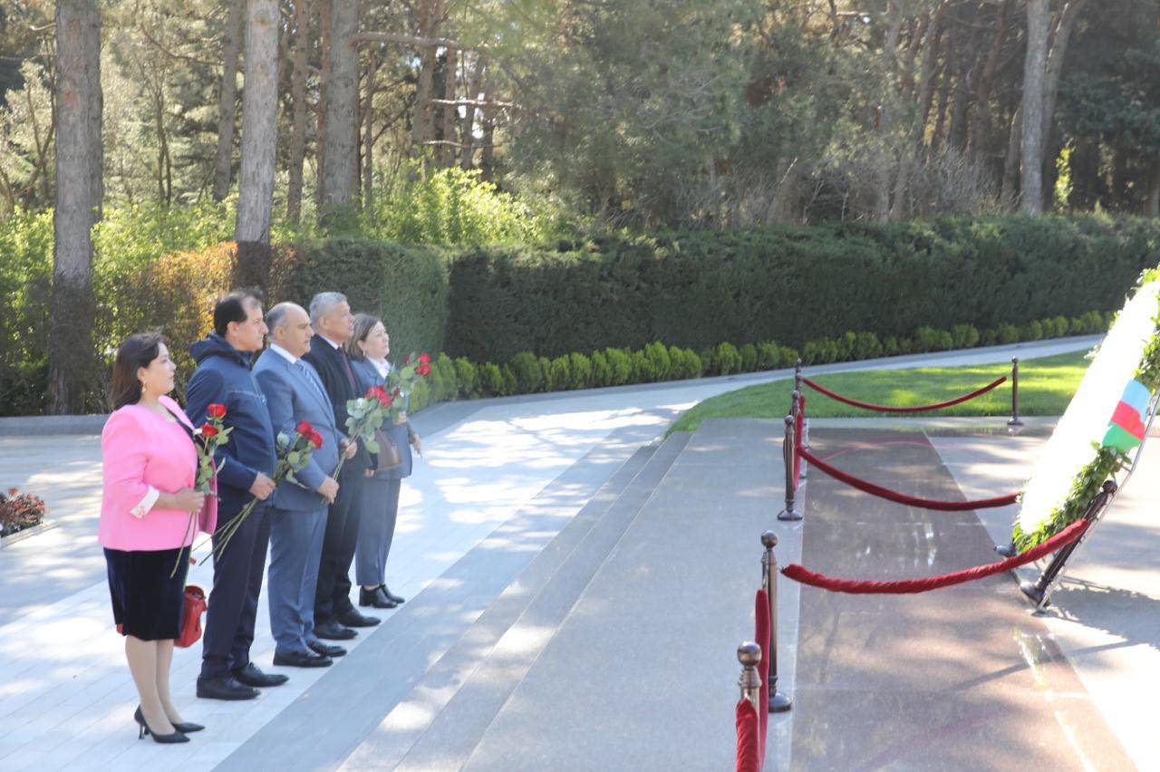 Namangan State University Delegation Pays Tribute to Heydar Aliyev in Baku 7