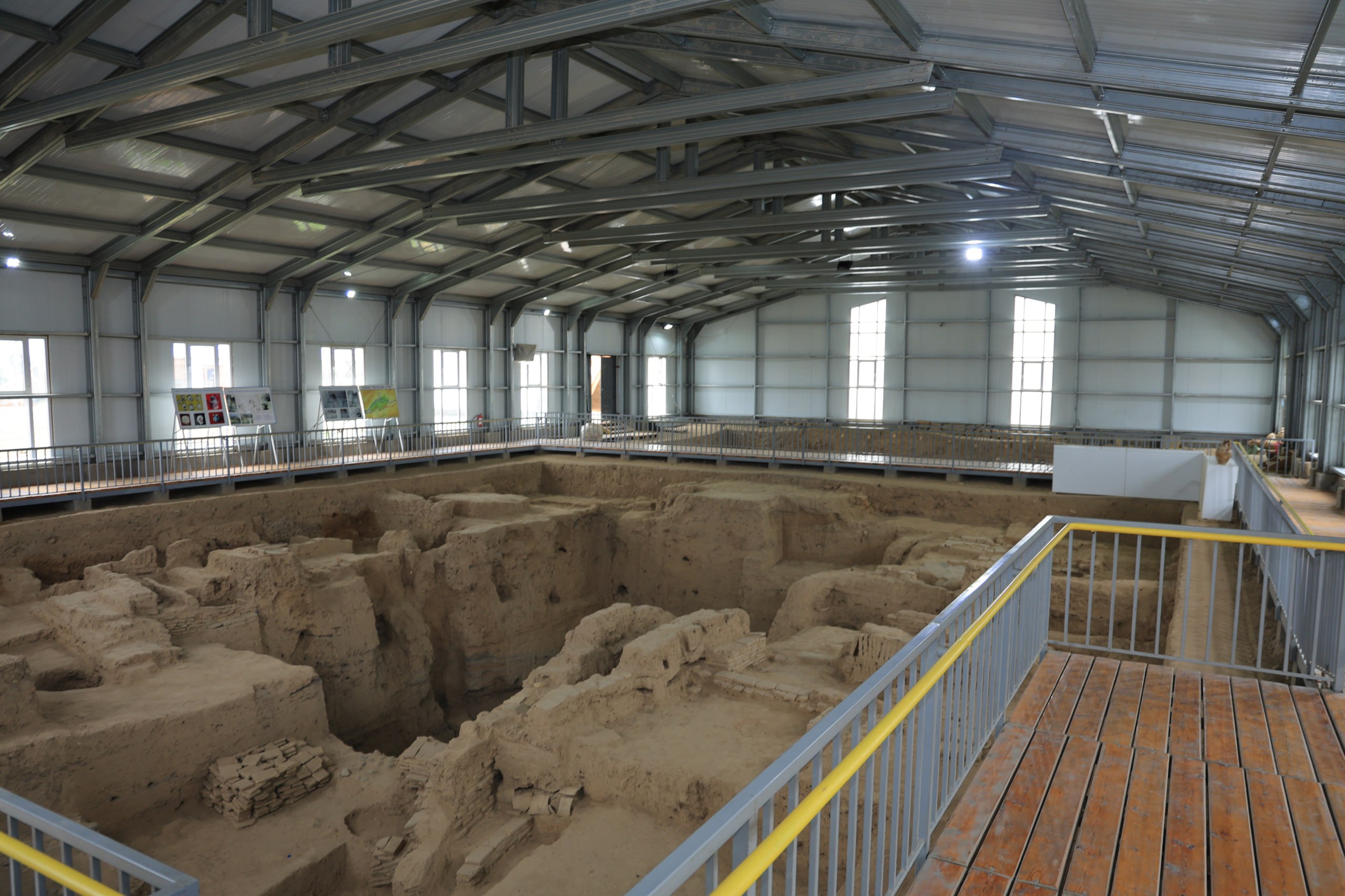 Namangan davlat universiteti rektori «Axsikent arxeologik yodgorligi» majmuasiga tashrif buyurdi 4