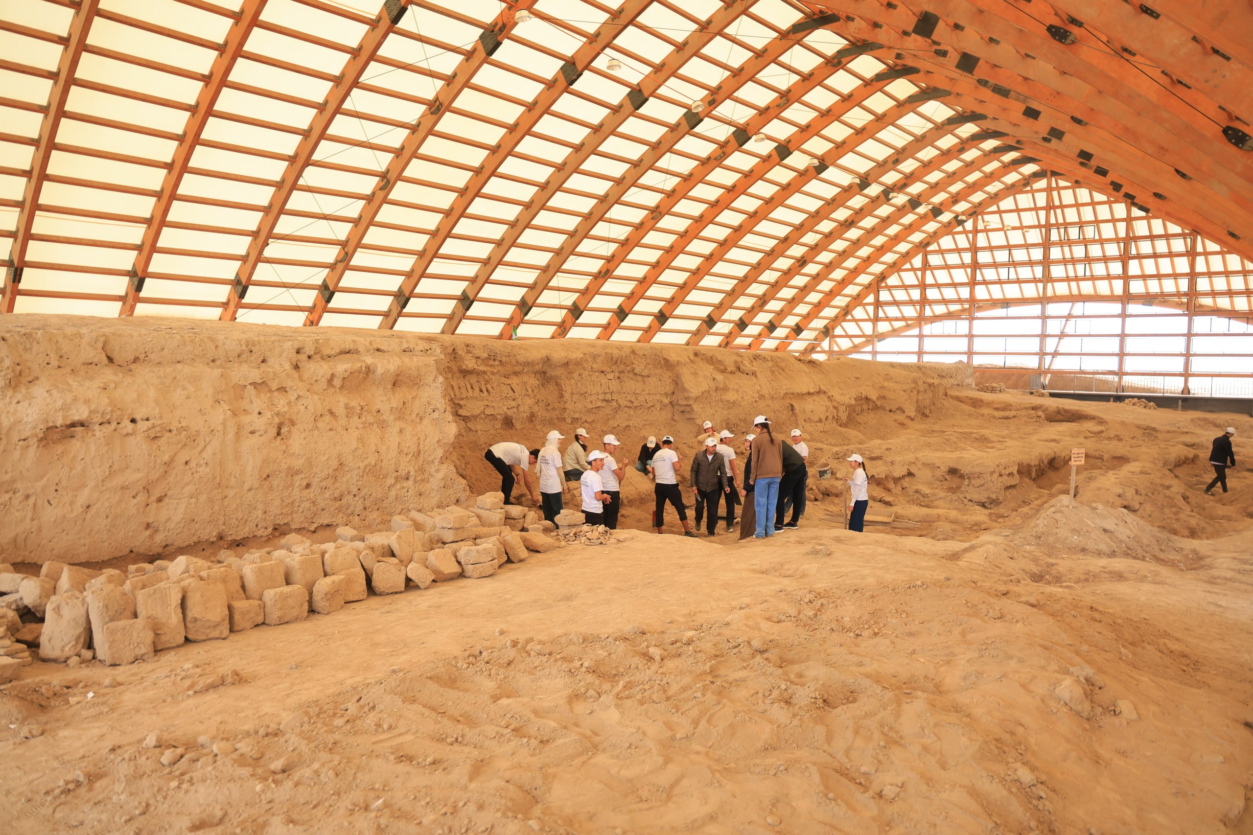 Namangan davlat universiteti rektori «Axsikent arxeologik yodgorligi» majmuasiga tashrif buyurdi 2