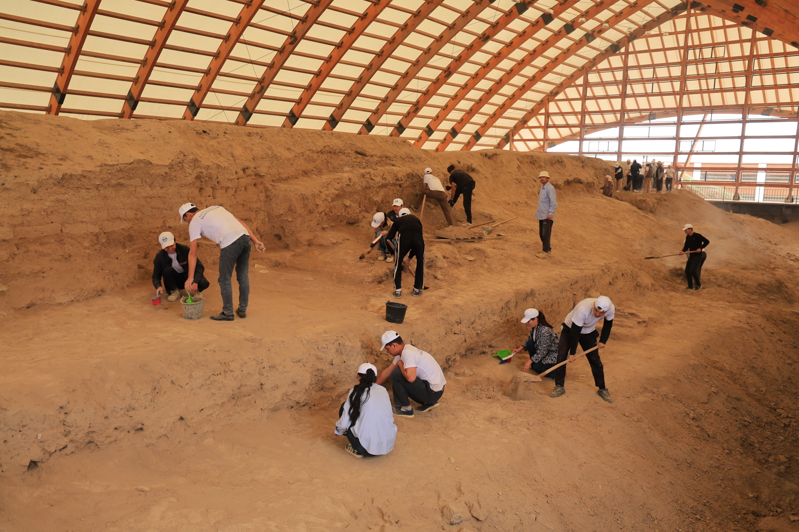 Namangan davlat universiteti rektori «Axsikent arxeologik yodgorligi» majmuasiga tashrif buyurdi 4