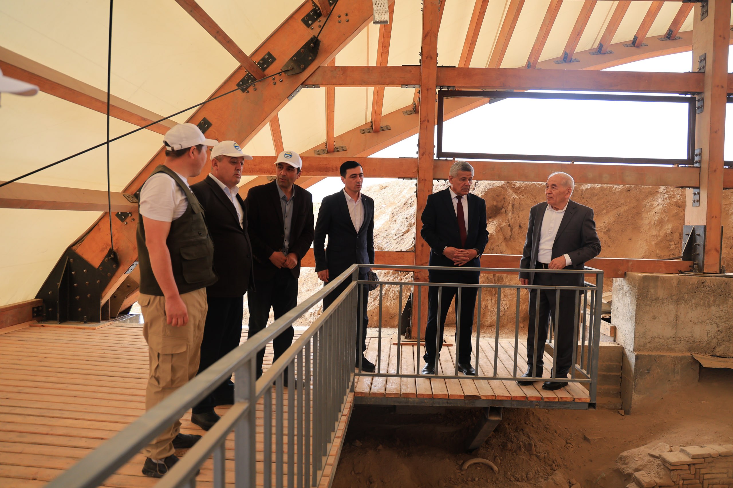 Namangan davlat universiteti rektori «Axsikent arxeologik yodgorligi» majmuasiga tashrif buyurdi 6