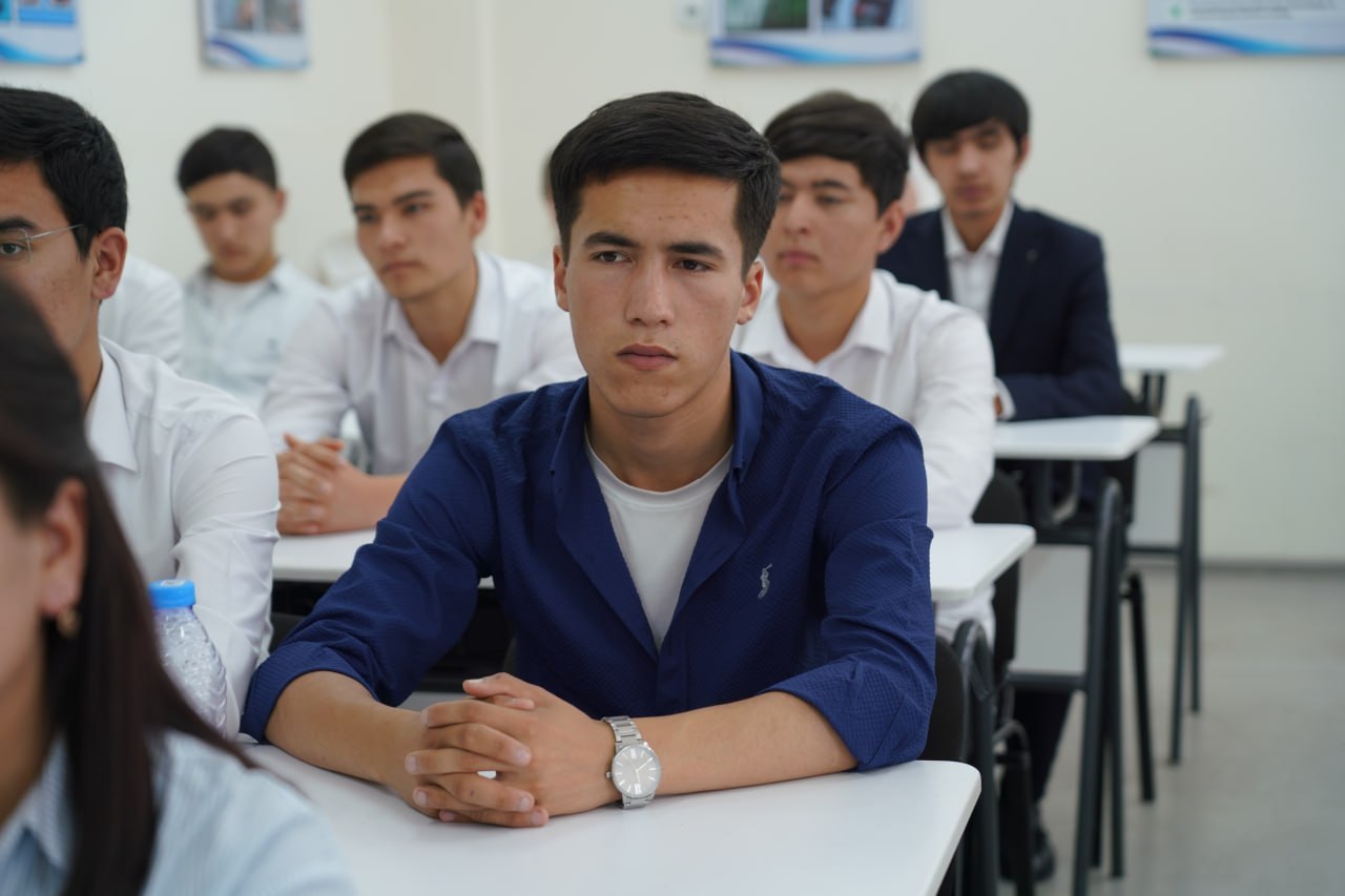 Iqtisodiyot fakultetida “Sun’iy intellektning zulmatli tomoni” mavzusida davra suhbati o‘tkazildi. 8