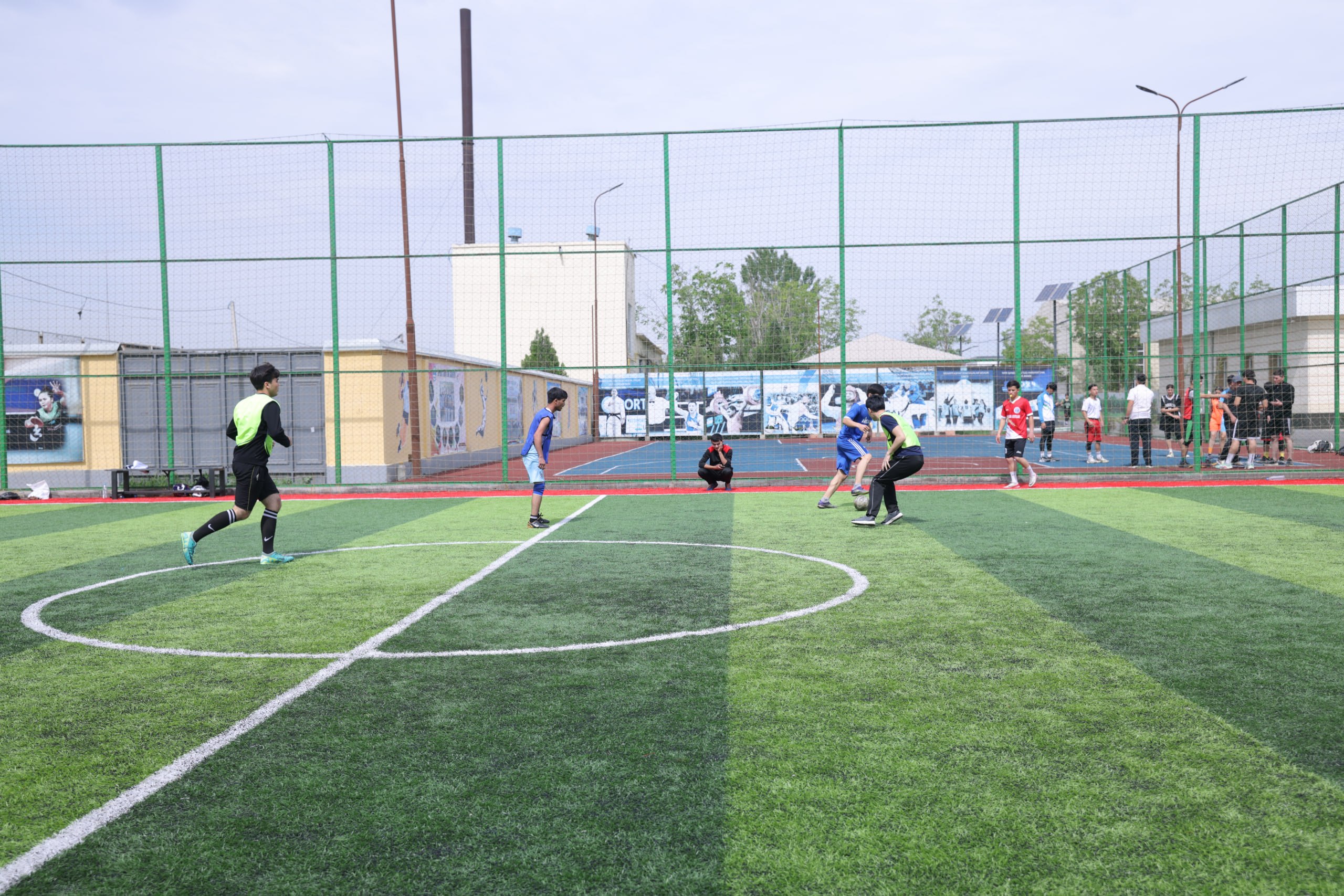 “Talaba Fest” doirasida talaba qizlar va yigitlar o‘rtasida sport musobaqalari o‘tkazildi 4