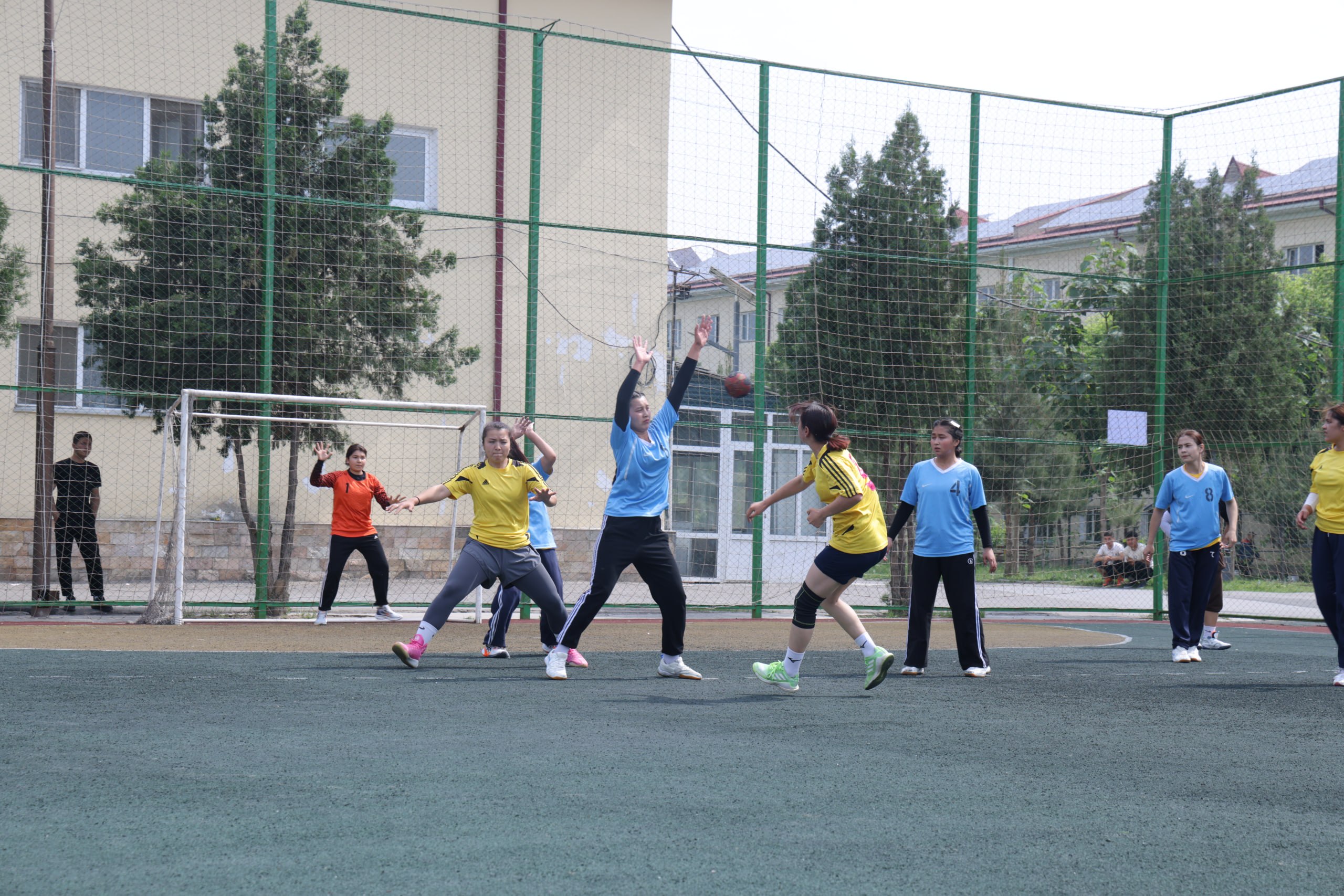 “Talaba Fest” doirasida talaba qizlar va yigitlar o‘rtasida sport musobaqalari o‘tkazildi 7