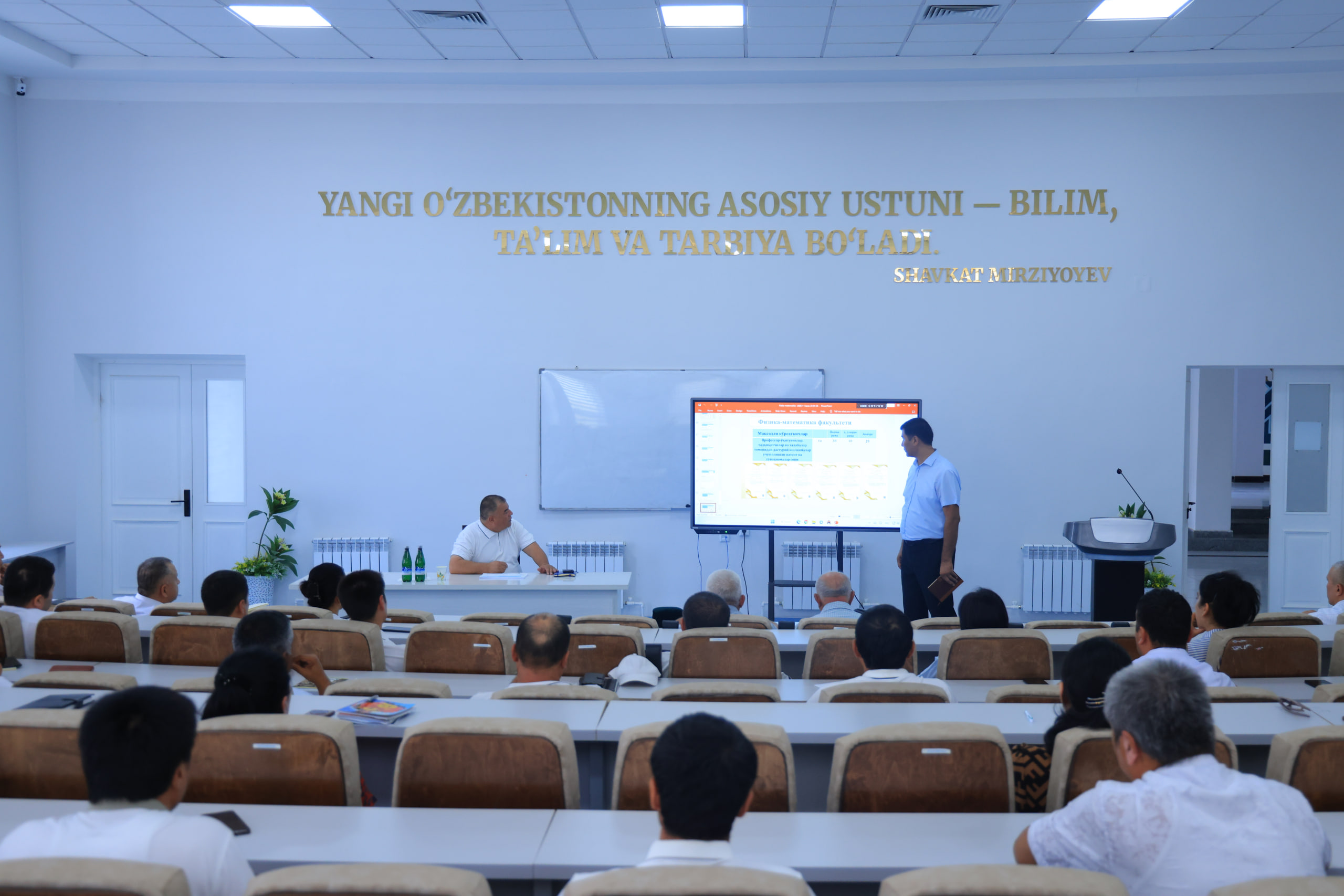 Namangan davlat universitetida 2026-yil maqsadli ko‘rsatkichlari ijrosining yarim yillik natijalari tanqidiy-tahliliy muhokama qilinmoqda 5