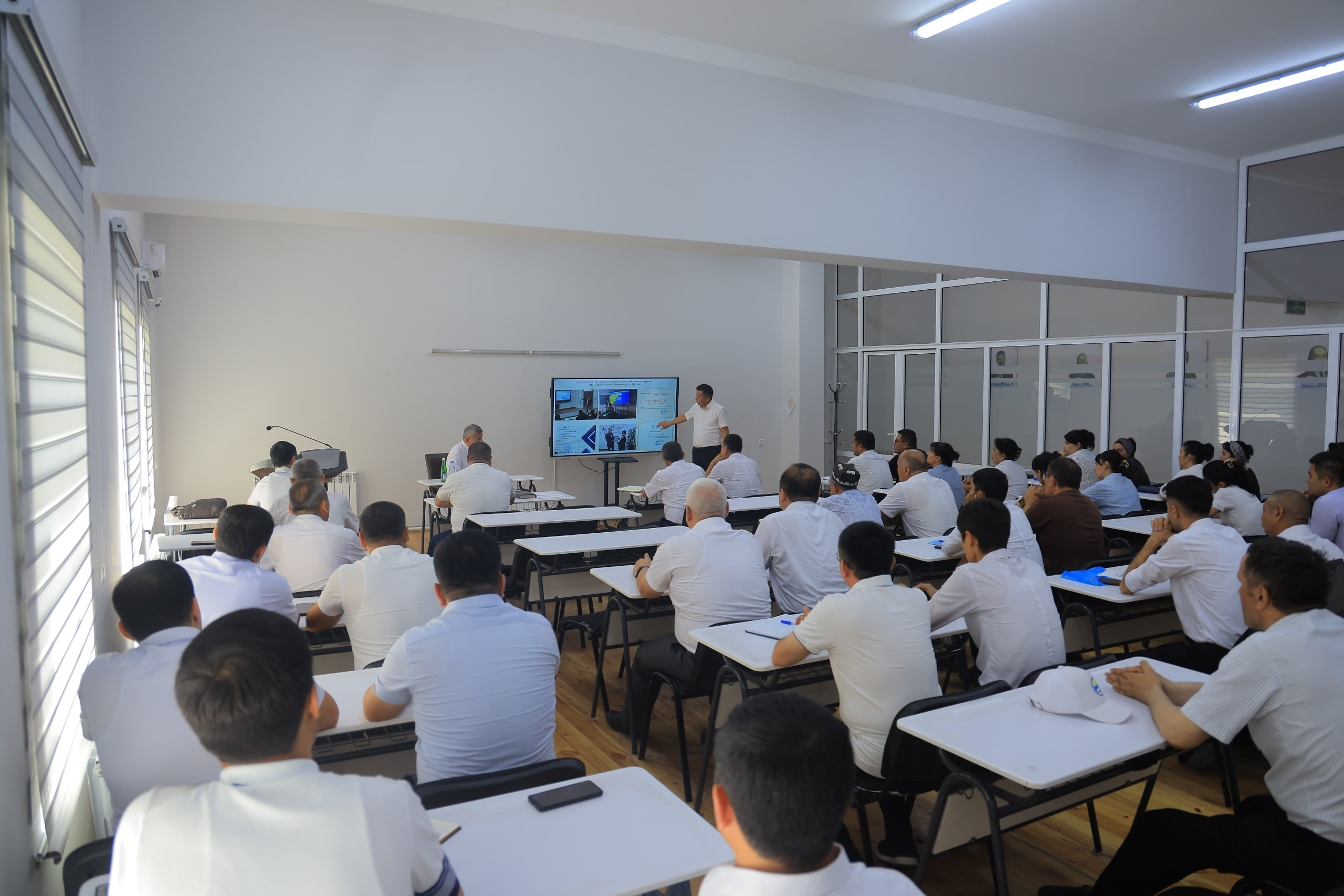 Namangan davlat universitetida 2026-yil maqsadli ko‘rsatkichlari ijrosining yarim yillik natijalari tanqidiy-tahliliy muhokama qilinmoqda 5