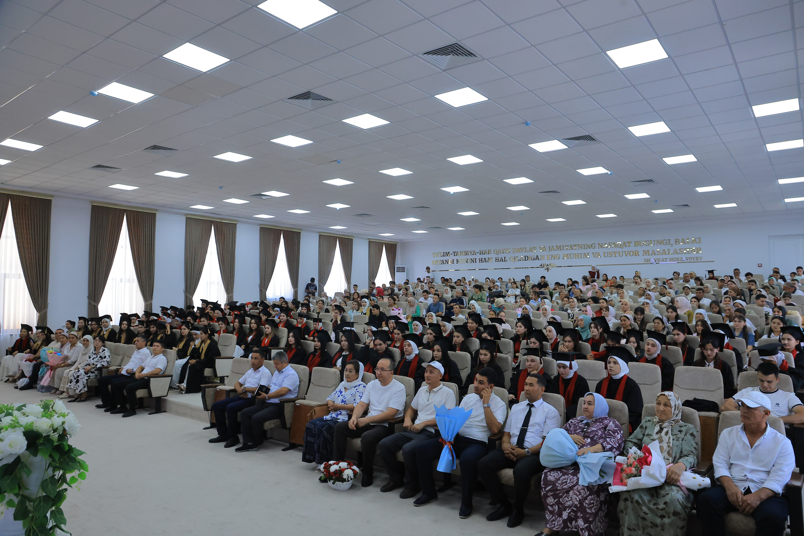 Namangan davlat universiteti Filologiya fakultetida «Bitiruvchi — 2026» tantanali bayram tadbir oʻtkazildi 3