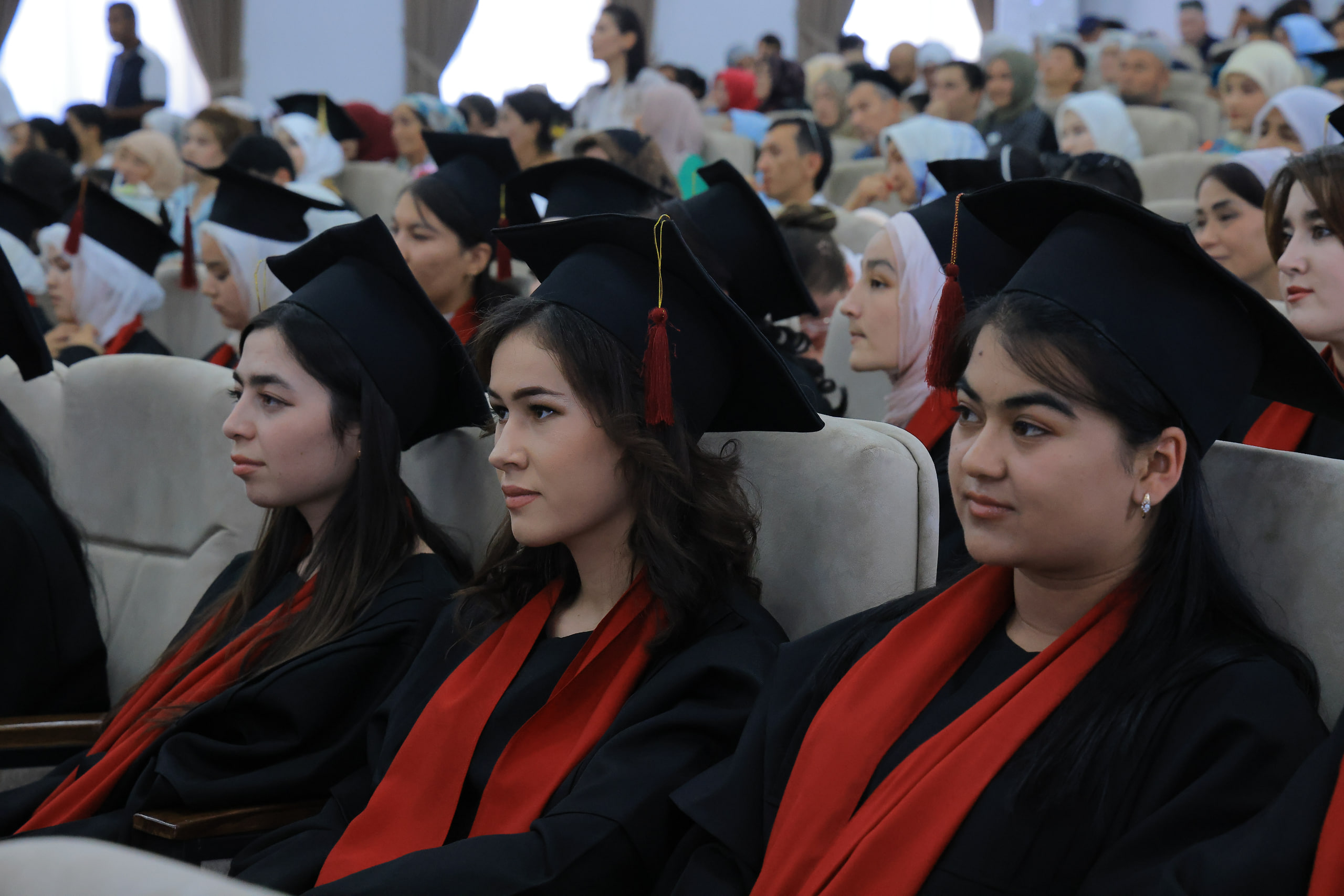 Namangan davlat universiteti Filologiya fakultetida «Bitiruvchi — 2026» tantanali bayram tadbir oʻtkazildi 6