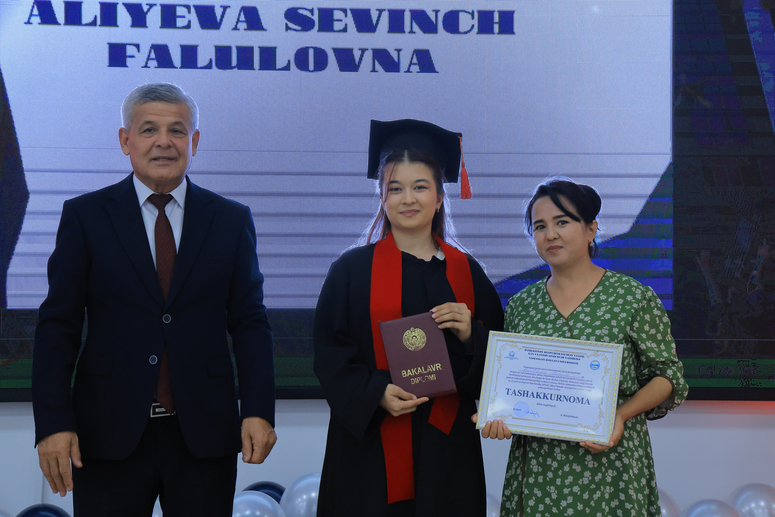 Namangan davlat universiteti Filologiya fakultetida «Bitiruvchi — 2026» tantanali bayram tadbir oʻtkazildi 8