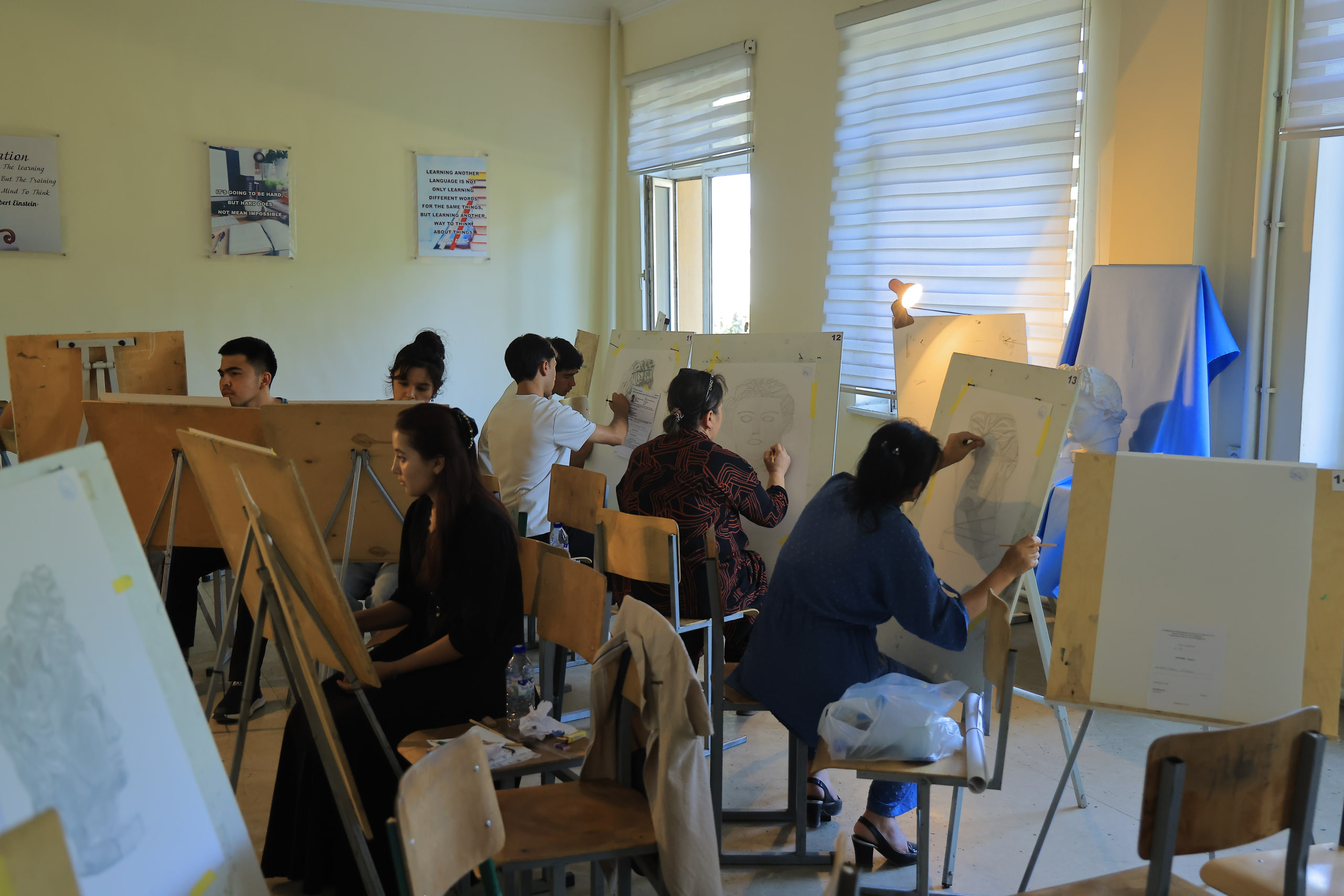 Namangan davlat universitetida kasbiy (ijodiy) imtihonlarning birinchi kuni davom etmoqda
