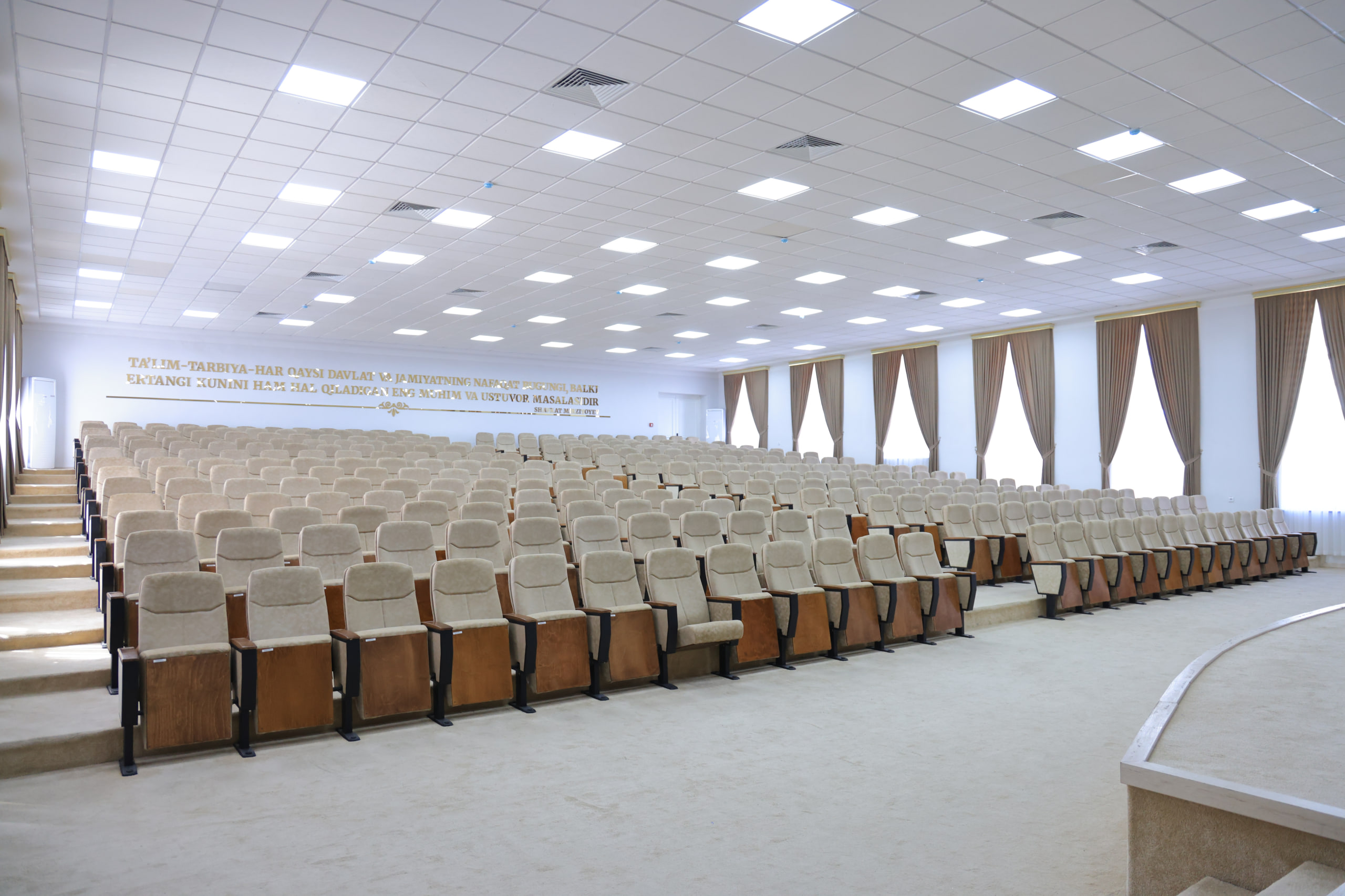 Oliy ta’lim, fan va innovatsiyalar vazirining birinchi o‘rinbosari Namangan davlat universitetining yangi kampusi bilan tanishdi 3