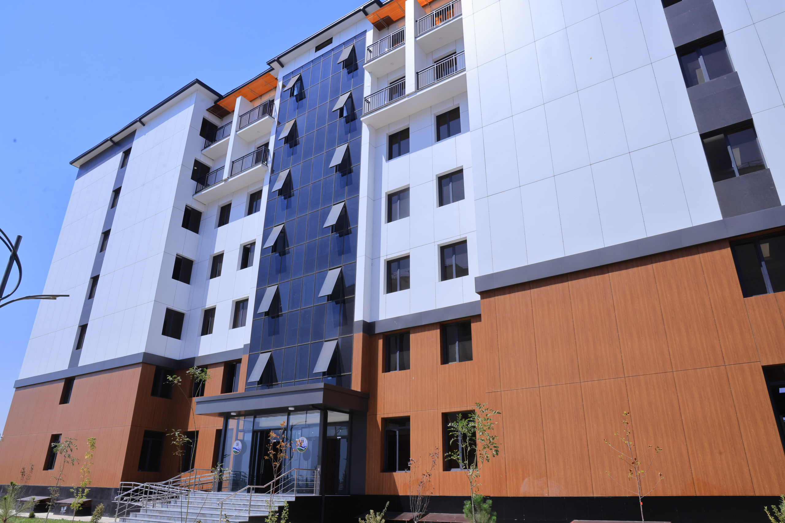 Oliy ta’lim, fan va innovatsiyalar vazirining birinchi o‘rinbosari Namangan davlat universitetining yangi kampusi bilan tanishdi 6