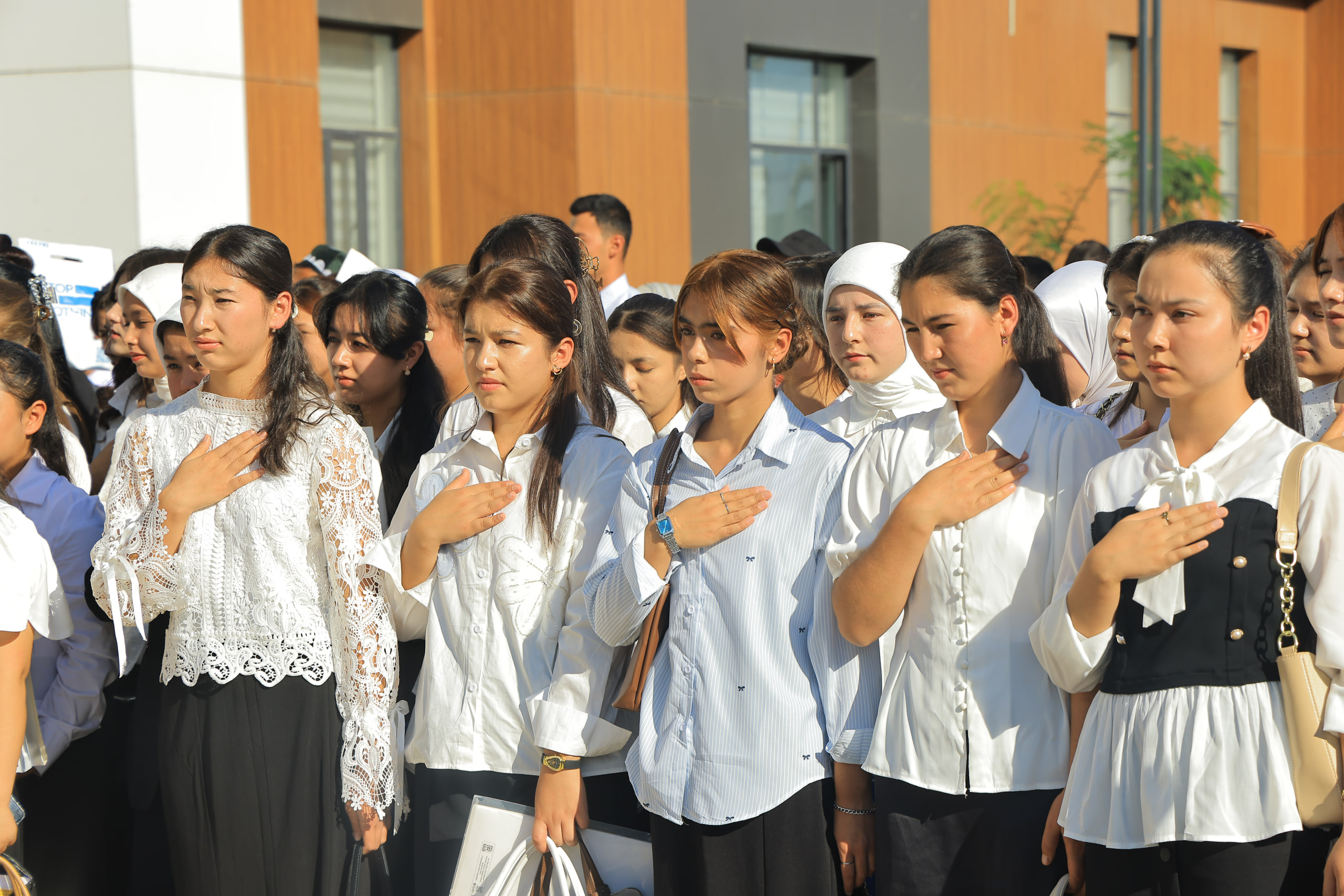 Namangan davlat universitetida yangi o‘quv yili boshlanishi munosabati bilan tantanali bayram tadbiri bo‘lib o‘tdi 4