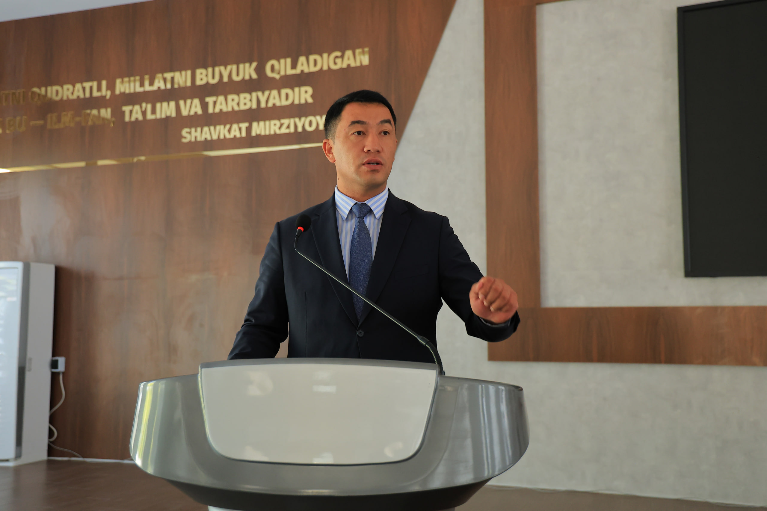 Namangan davlat universitetida 2026/2027-o‘quv yilida Filologiya fakultetiga qabul qilingan talabalarning ota-onalari ishtirokida uchrashuv tashkil etildi. 2