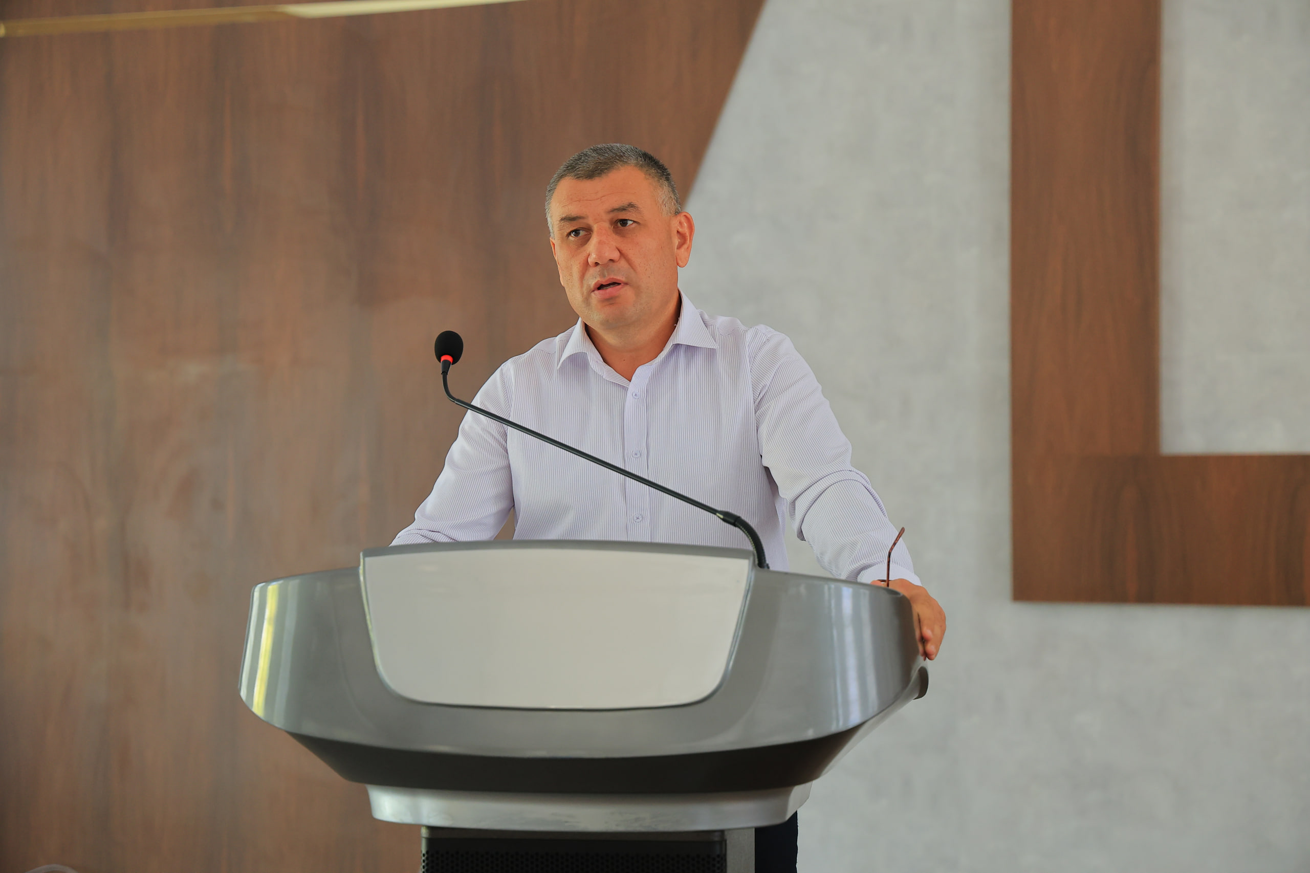 Namangan davlat universitetida 2026/2027-o‘quv yilida Filologiya fakultetiga qabul qilingan talabalarning ota-onalari ishtirokida uchrashuv tashkil etildi. 5