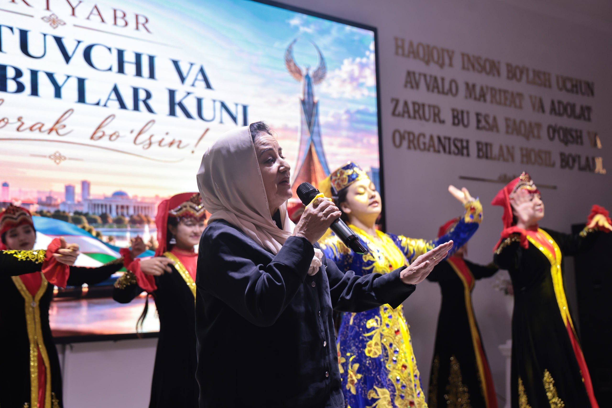Bayram tadbiri badiiy chiqishlar bilan davom etdi