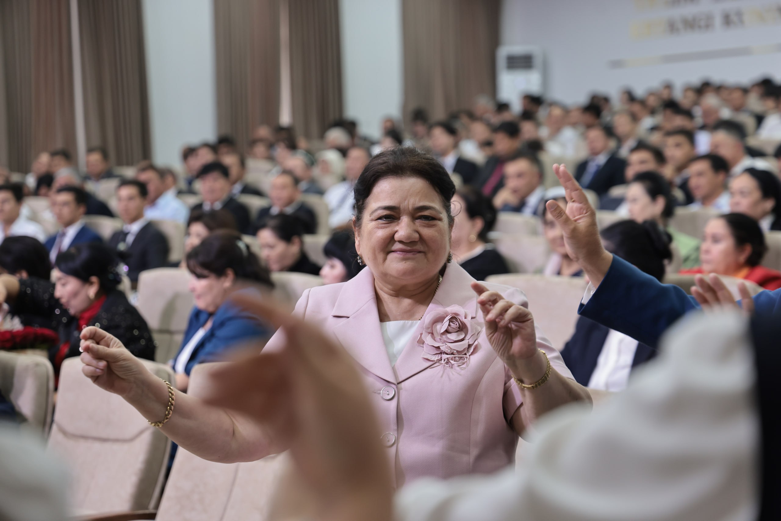 Bayram tadbiri badiiy chiqishlar bilan davom etdi 9