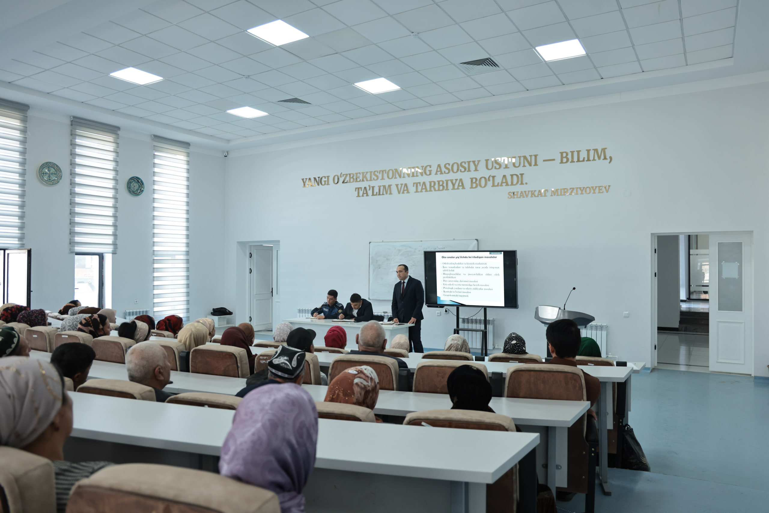 Namangan davlat universiteti Tabiiy fanlar fakultetida yuqori bosqich talabalarining ota-onalari ishtirokida uchrashuv tashkil etildi.