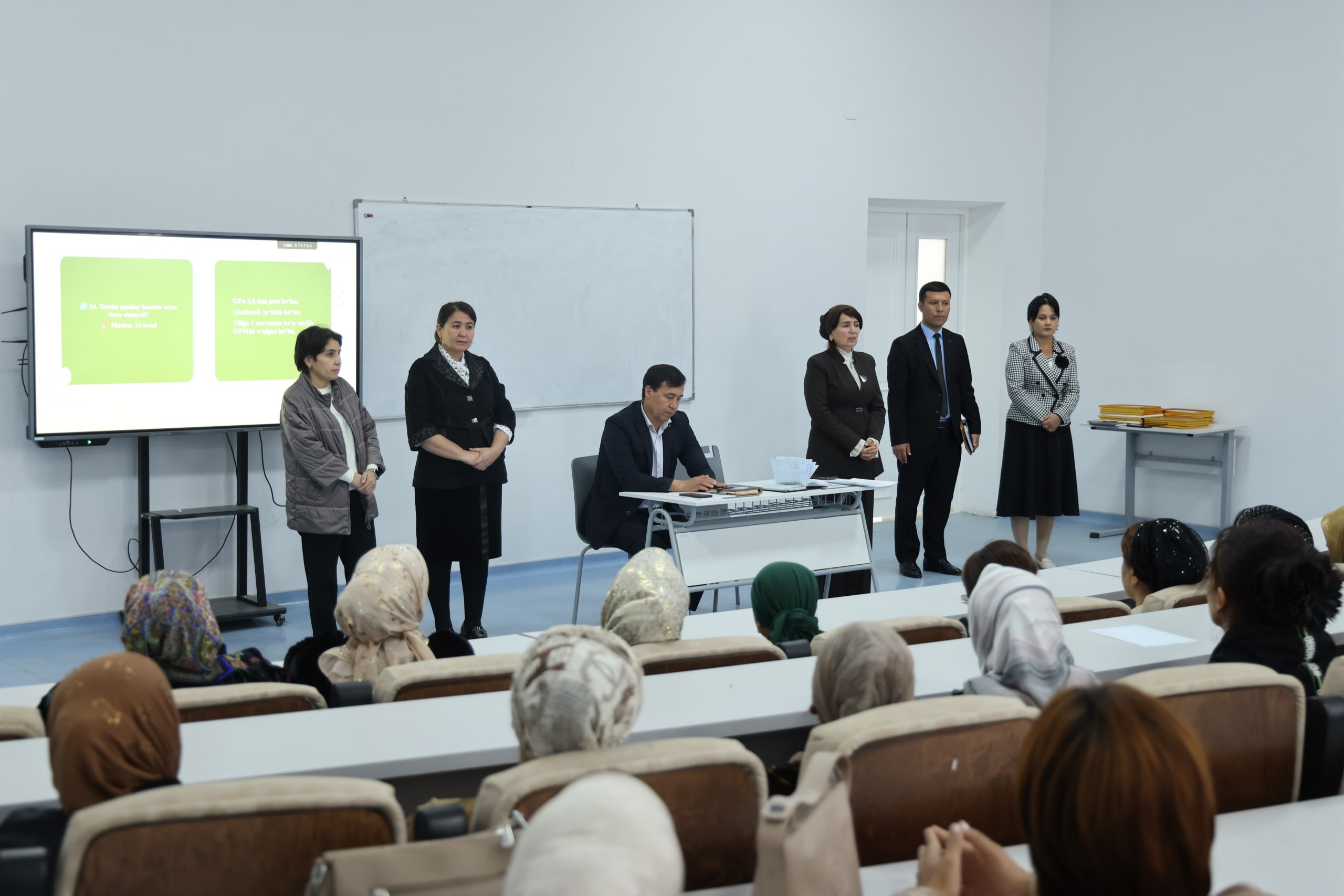 Namangan davlat universiteti Fizika-matematika fakultetida yuqori bosqich talabalarining ota-onalari ishtirokida uchrashuv tashkil etildi. 6