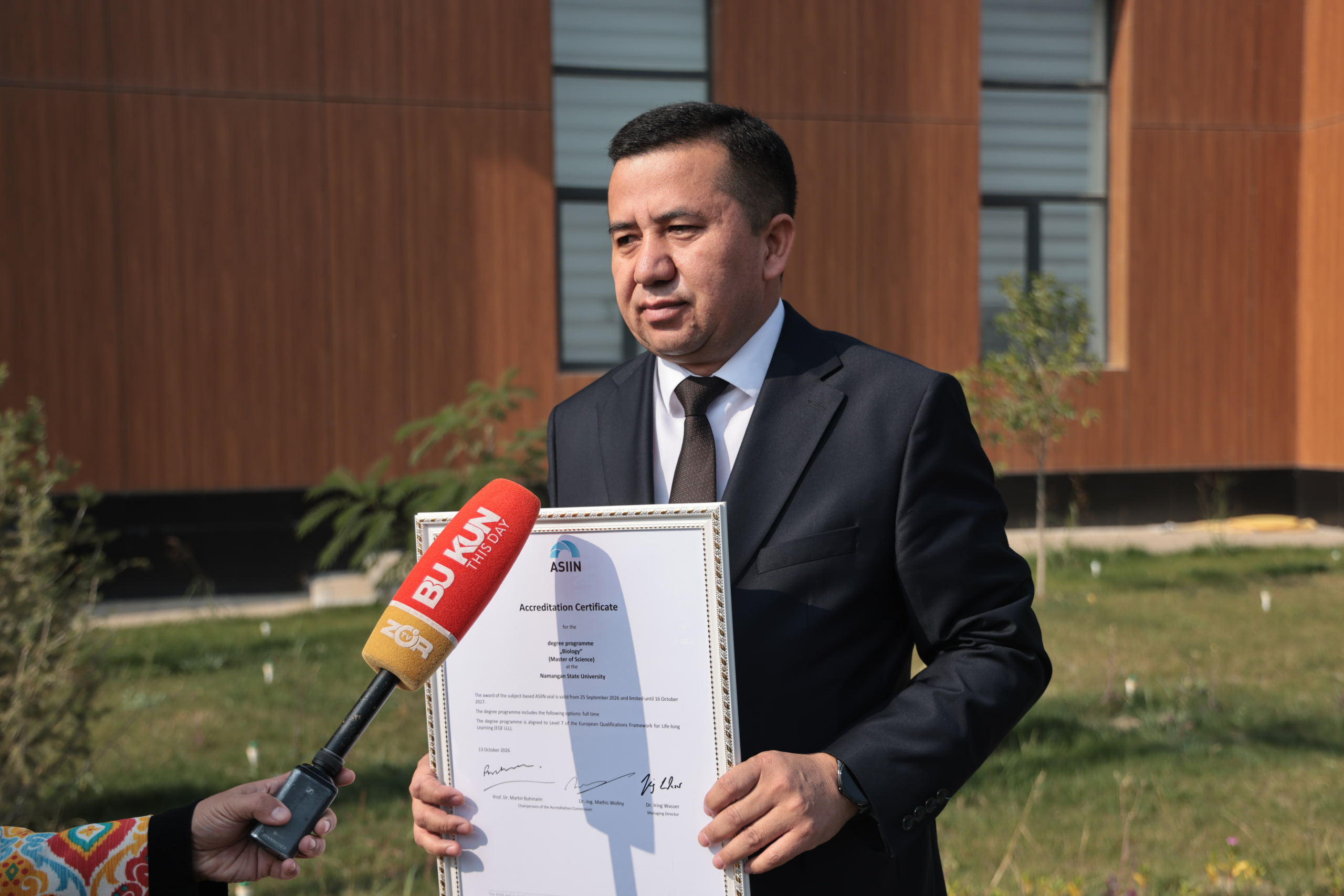 Sertifikatlarni topshirish marosimi respublika OAVda yoritilmoqda 3