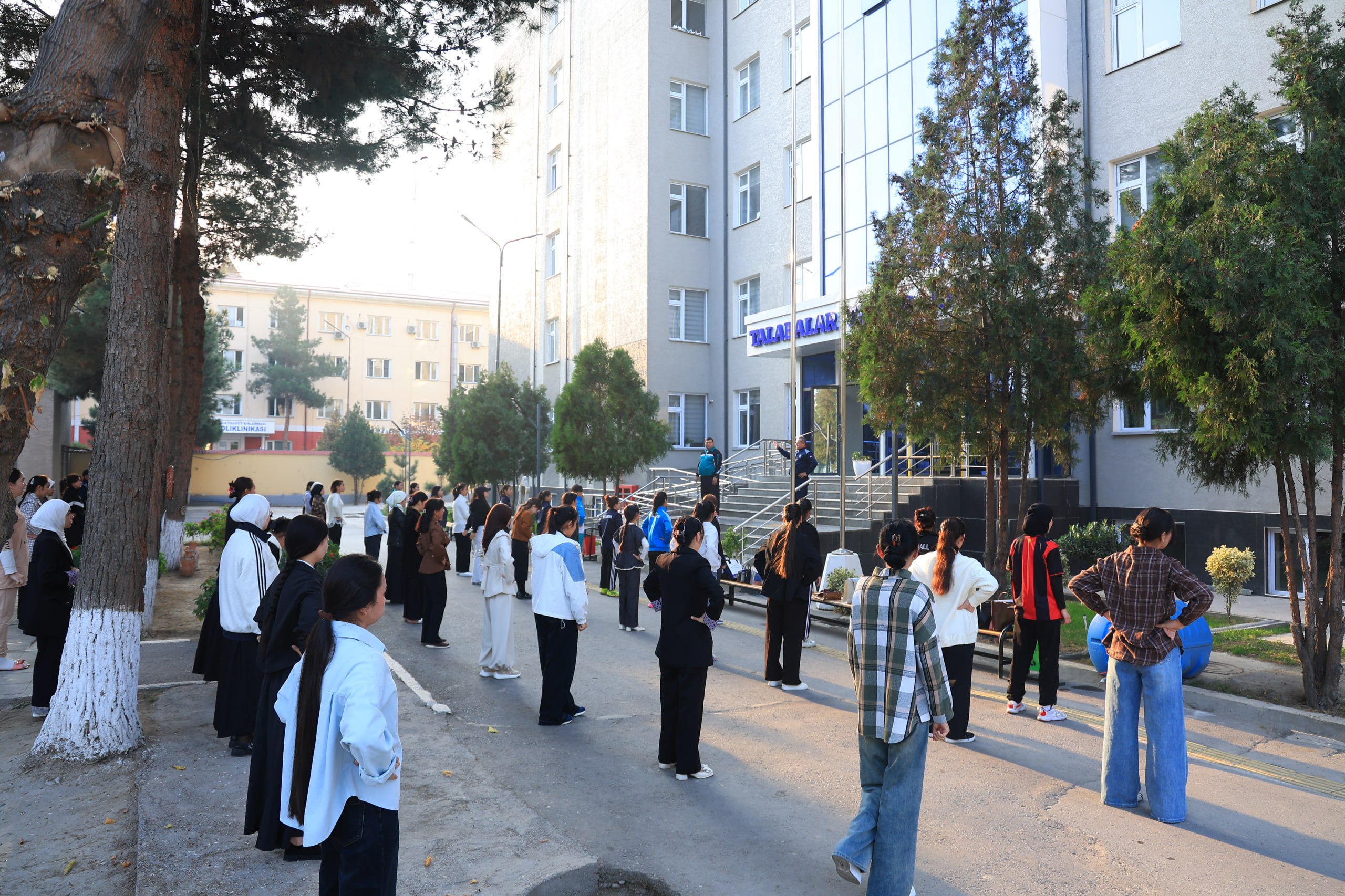 Talabalar turar joyida tonggi badantarbiya maşğulotlari ötkazildi